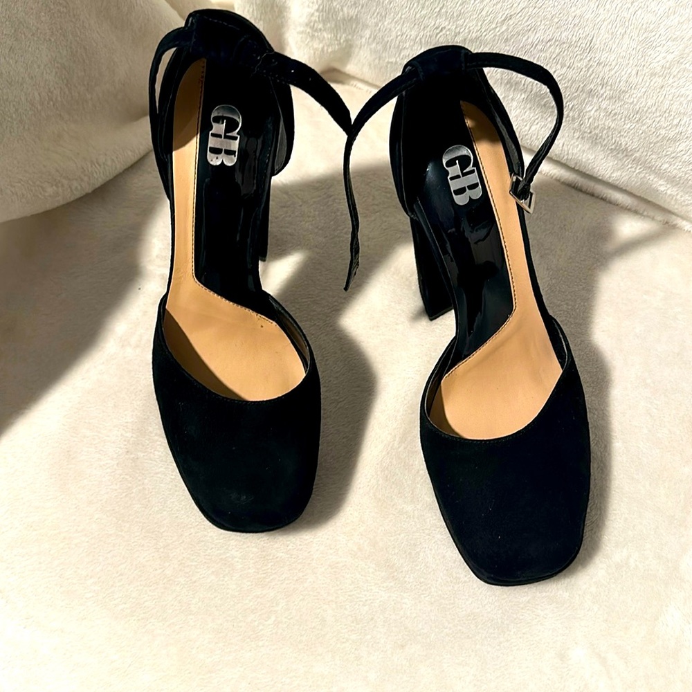 Black Gianni Bini heels size 8 1/2.